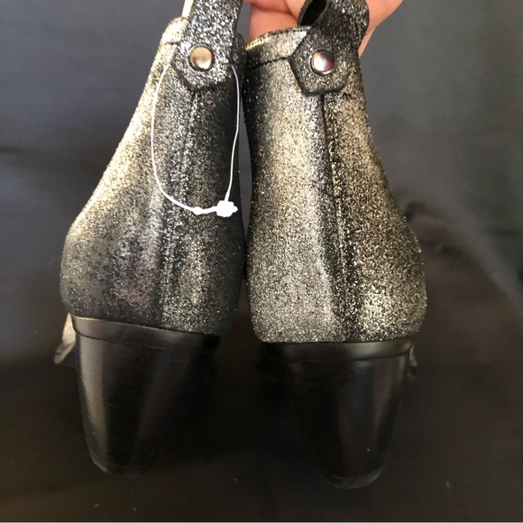 SBICCA Sz 6 Metallic Silver Leather Booties “Cardinal” Pewter Vintage Collection - Picture 10 of 10